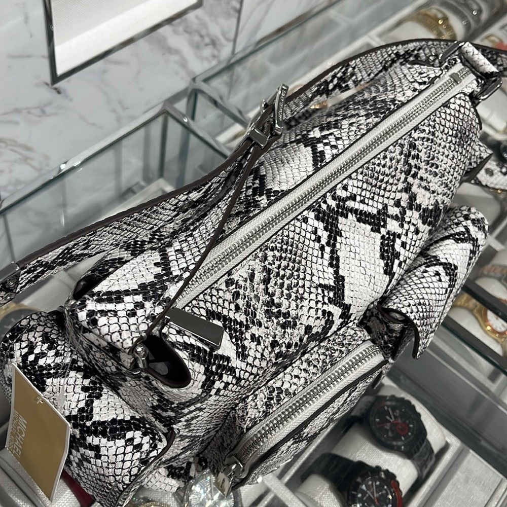 MICHAEL KORS Dakota Medium Snake Embossed Leather Pocket Shoulder Bag
ALUMINUM - Picture 5 of 16